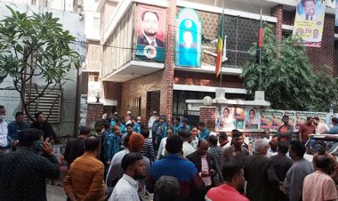  খাদের কিনারে জাতীয় পার্টি