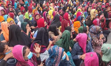 গাজীপুরে ৬ দফা দাবিতে শ্রমিকদের সড়ক অবরোধ