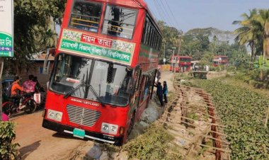 শতাধিক শিক্ষার্থী নিয়ে দুর্ঘটনার কবলে নোবিপ্রবির বাস