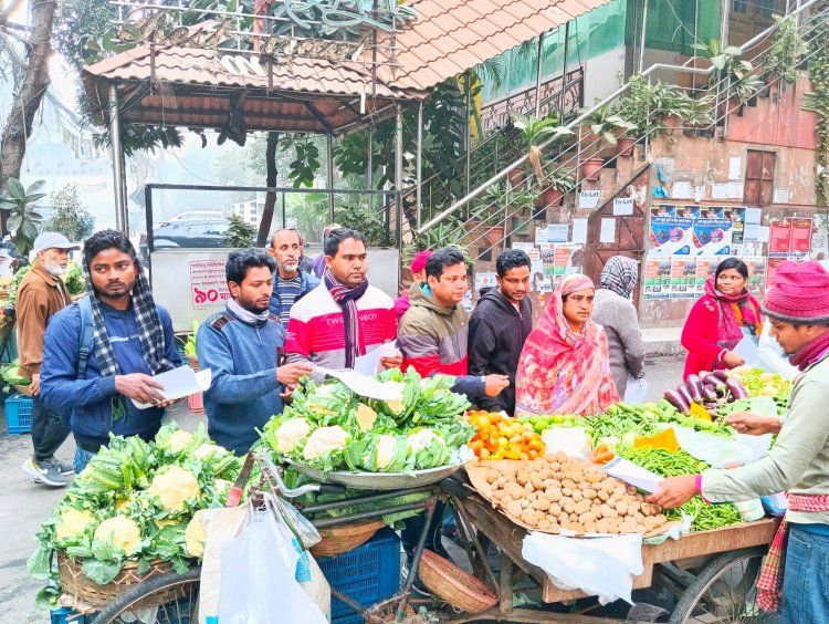 সেগুনবাগিচায় ছাত্রদলের লিফলেট বিতরণ