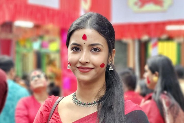 ১০ বছর প্রেম করে বিয়ের পিঁড়িতে সোহিনী
