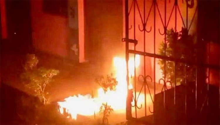 ২৪ ঘণ্টায় ১৪ জেলায় ২১ ভোটকেন্দ্রে আগুন