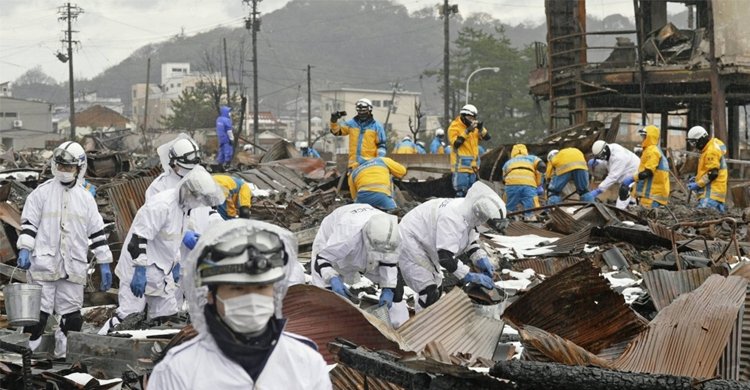  ২০০ প্রাণহানি, শতাধিক নিখোঁজ জাপানে ক্ষত সারার আগেই ফের ৬ মাত্রার ভূমিকম্প