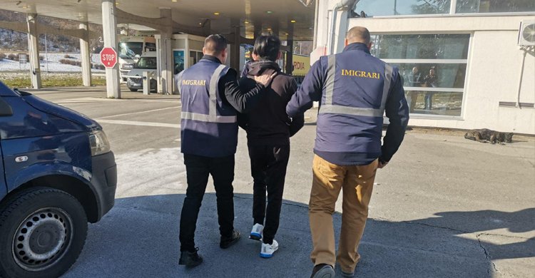  বাংলাদেশিসহ ১০০ অভিবাসীকে ফেরত পাঠালো রোমানিয়া