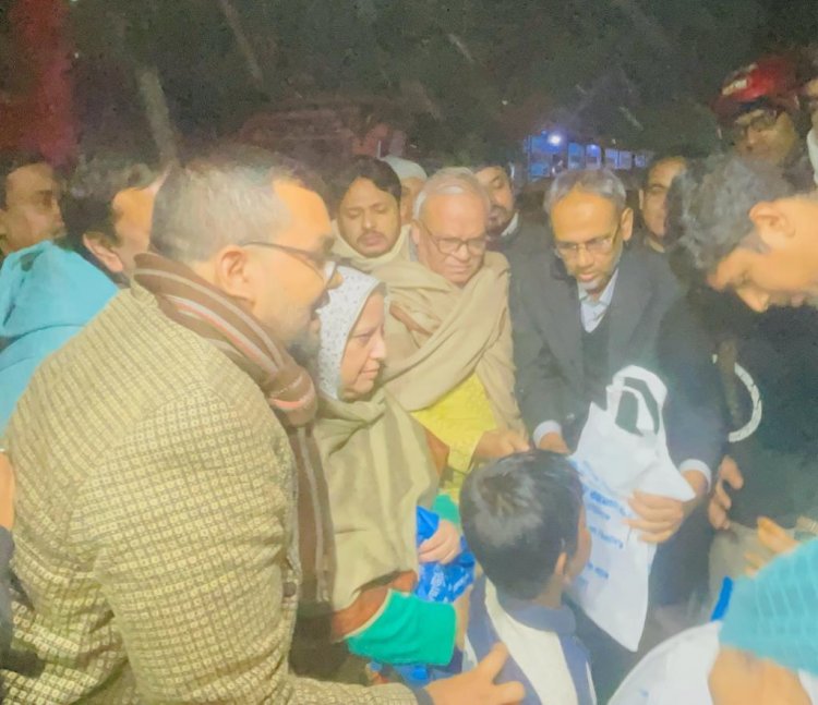 রাজধানীর খিলগাঁওয়ে ৫ শতাধিক শীতার্তদের মাঝে রিজভীর শীতবস্ত্র বিতরণ