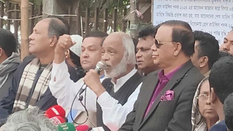 আমাদের লক্ষ্য দেশে গণতন্ত্র ফিরিয়ে আনা : মঈন খান