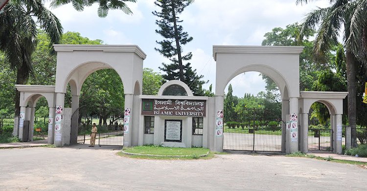 দেড়মাস পর নেকাব পরেই ভাইভা দিলেন সেই ছাত্রী