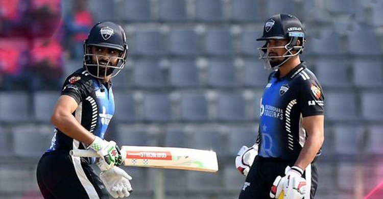  কুমিল্লাকে চ্যালেঞ্জিং লক্ষ্য ছুড়ে দিলো রংপুর