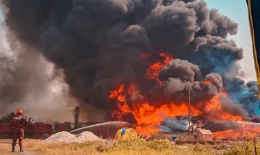 নারায়ণগঞ্জ বিআইডব্লিউটিএর গুদামে আগুন, নিয়ন্ত্রণে ৭ ইউনিট