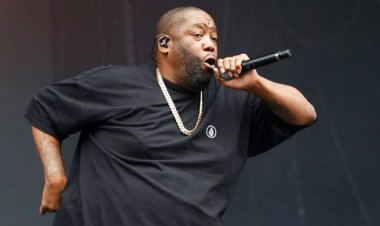 গ্র্যামি পুরস্কারের মঞ্চ থেকে আটক হলেন গায়ক