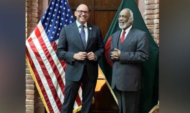 পিটার হাস্‌-এর সঙ্গে মঈন খানের বৈঠক