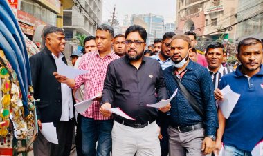 রাজধানীতে ঢাকা দক্ষিণ স্বেচ্ছাসেবক দলের লিফলেট বিতরণ