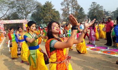  বসন্ত বন্দনায় মেতেছে ব্যস্ত নগরী ঢাকা