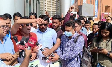  বাণিজ্যমেলার সময় বাড়ানোর দাবিতে ব্যবসায়ীদের বিক্ষোভ