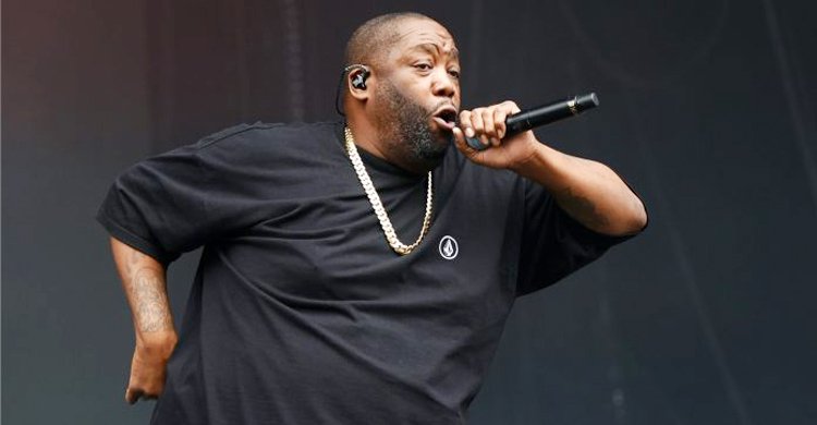 গ্র্যামি পুরস্কারের মঞ্চ থেকে আটক হলেন গায়ক