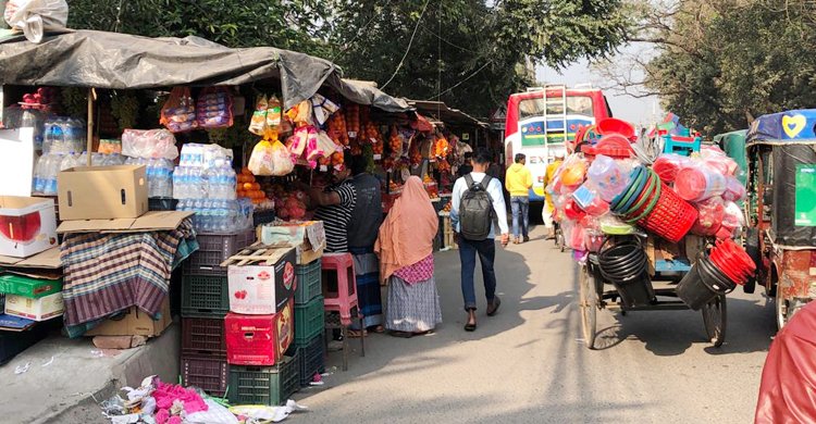 ফুটপাত ভাড়া দিয়ে মাসে অর্ধকোটি টাকা চাঁদা তুলছেন ‘নেতারা’