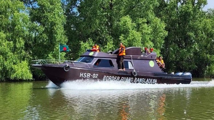 সীমান্ত পাড়ি দেওয়ার অপেক্ষায় শত শত রোহিঙ্গা