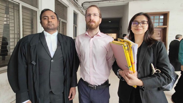 সন্তানদের ফিরে পেতে এবার নিম্ন আদালতে লড়বেন মার্কিন নাগরিক