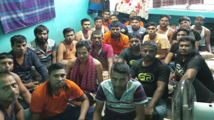 দালালের মাধ্যমে মালয়েশিয়া গিয়ে ক্যাম্পে বন্দি ৩শ যুবক