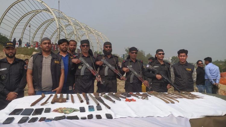 বঙ্গোপসাগরে র‍্যাবের অভিযান, ৩০ দস্যু আটক