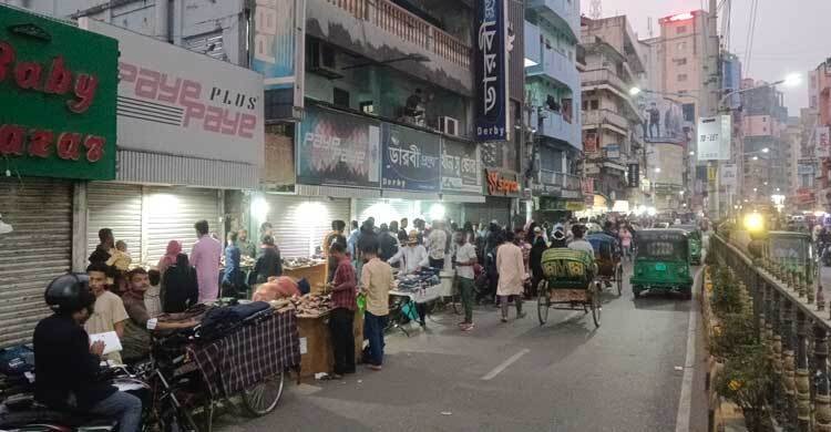 মেয়রের আল্টিমেটামে এক চুলও নড়েননি হকাররা