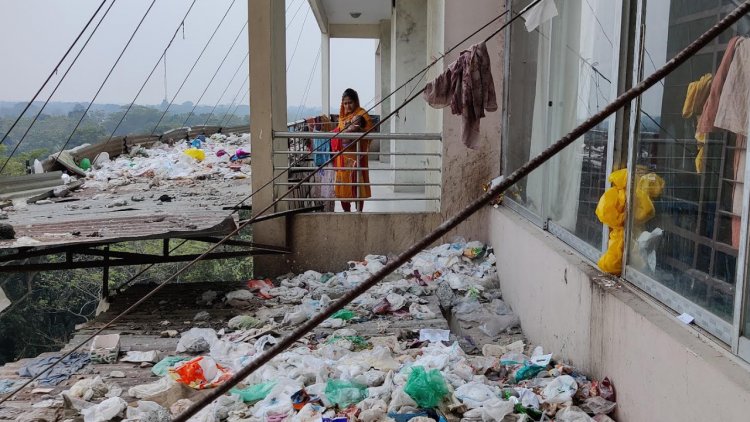 হাসপাতালে জমে থাকা ময়লার স্তুপে আগুন, আতঙ্কে রোগী ও স্বজনেরা