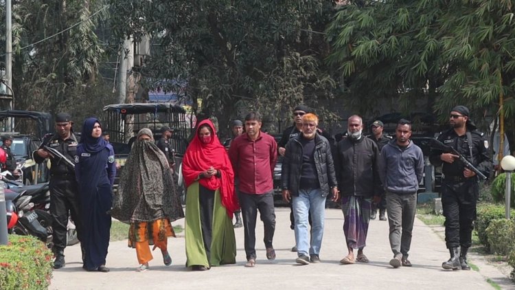 গ্রাহকের ২০ কোটি টাকা নিয়ে পালিয়ে যাওয়ার সময় আটক ৬