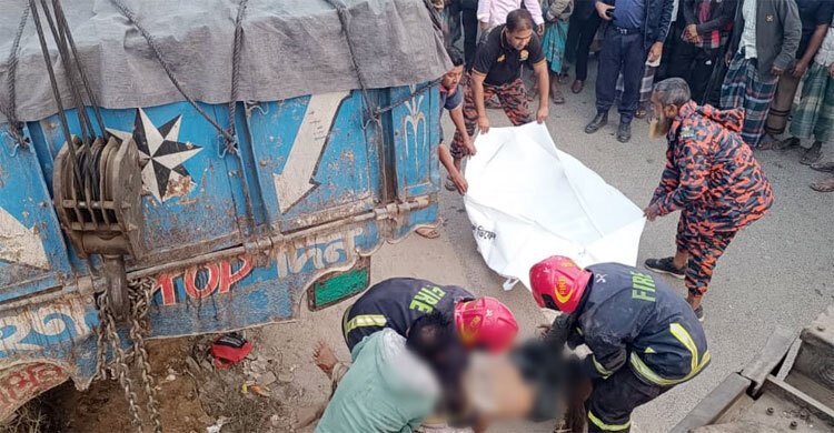 গাজীপুরে ট্রাকচাপায় প্রাণ গেলো তিনজনের
