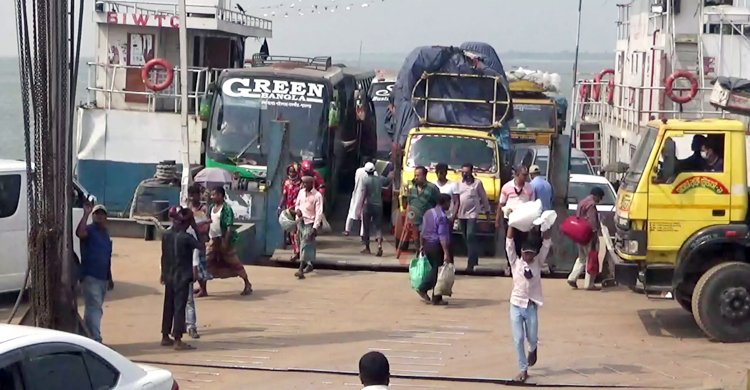 ফেরি ও ঘাট সংকটে দৌলতদিয়ায় ভোগান্তির শঙ্কা