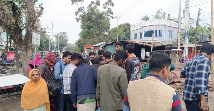 ডাক্তার দেখানোর কথা বলে শিশু সন্তানকে নিয়ে বের হন তানিয়া