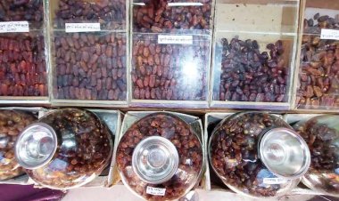 ইফতারের বিলাসী পণ্য এবার খেজুর