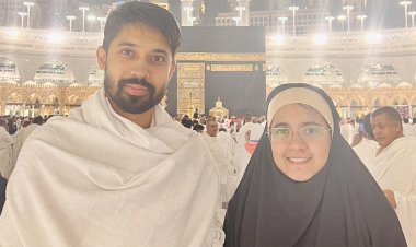 ওমরাহ পালন করলেন আয়মান-মুনজেরিন