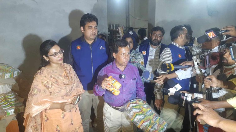 চিনি ও রং মিশিয়ে তৈরি হচ্ছিল নকল ট্যাং, হাতেনাতে ধরা