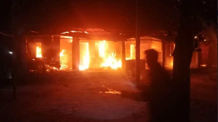 দিনাজপুরে আগুনে পুড়ে ছাই আশ্রয়ণ প্রকল্পের ১০টি ঘর