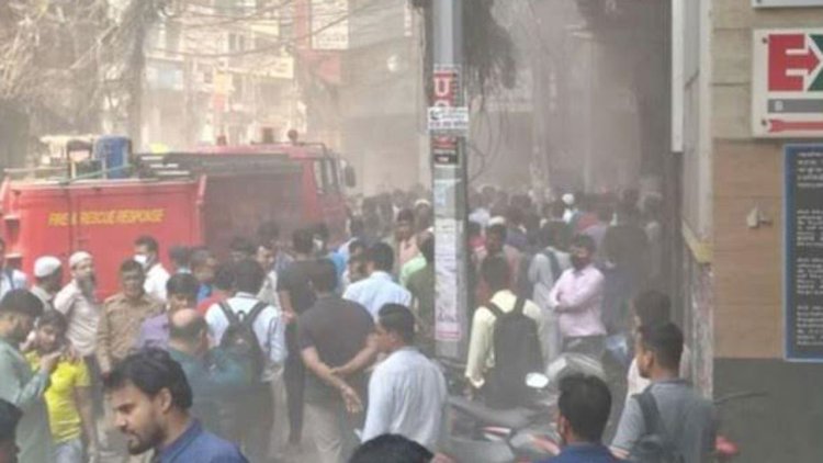 নারায়ণগঞ্জে বাণিজ্যিক ভবনে আগুন