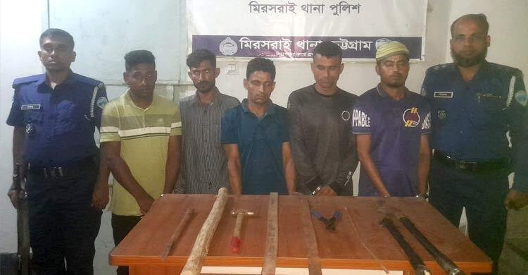 ঢাকা-চট্টগ্রাম মহাসড়কে ডাকাতির প্রস্তুতিকালে গ্রেফতার ৫