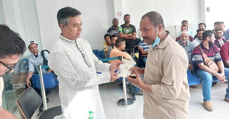 মালয়েশিয়ায় সরাসরি পাসপোর্ট পেলেন দেড় হাজার বাংলাদেশি