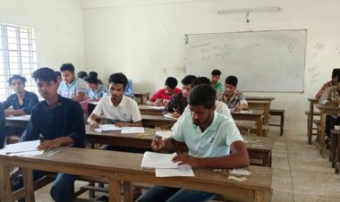 মনোহরদীতে সরকারি নির্দেশনা অমান্য করে তীব্র গরমেও পরীক্ষা