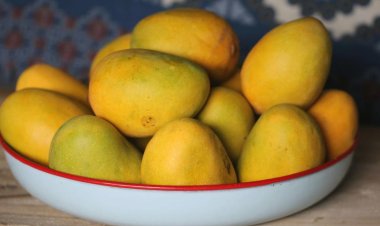 আম খাওয়ার আগে পানিতে ভিজিয়ে রাখবেন কেন