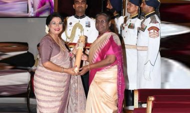 ‘পদ্মশ্রী’ সম্মাননা গ্রহণ করলেন রেজওয়ানা চৌধুরী বন্যা