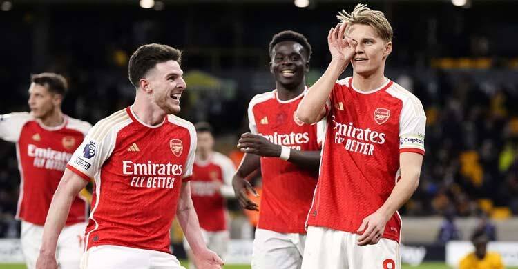  ম্যানসিটিকে টপকে শীর্ষে আর্সেনাল