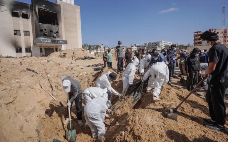 গাজার খান ইউনিসে গণকবরে ২০০ লাশ