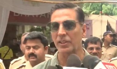  প্রথমবার ভোট দিলেন বলিউড তারকা অক্ষয়