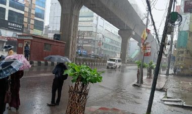 রাজধানীতে রেমালের প্রভাব, বৃষ্টির সঙ্গে দমকা বাতাস