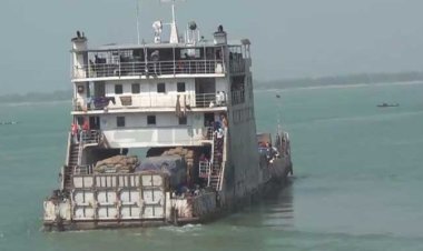 ৩৬ ঘণ্টা পর দৌলতদিয়া-পাটুরিয়া নৌরুটে ফেরি চলাচল শুরু