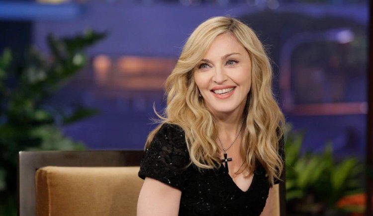 গান গেয়ে রেকর্ড গড়লেন ম্যাডোনার