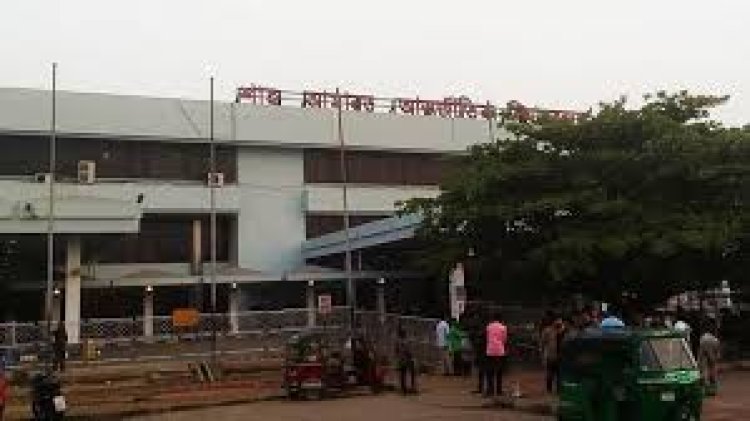 চট্টগ্রামে অল্পের জন্য প্রাণে বাঁচলো বিমানের ১৭৫ যাত্রী