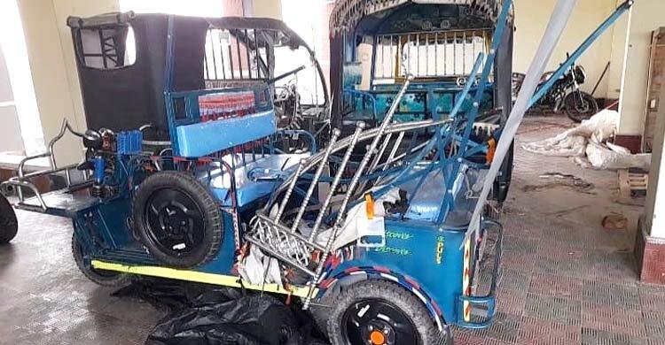  ফরিদপুরে সড়কে প্রাণ গেলো বাবা-ছেলেসহ চারজনের