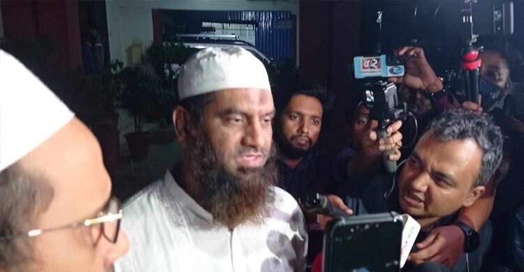 ডিবি কার্যালয় থেকে বেরিয়ে যা বললেন মামুনুল হক