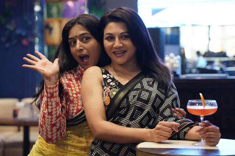 একসঙ্গে অভিনেত্রী পদ্মপ্রিয়া ও জয়া